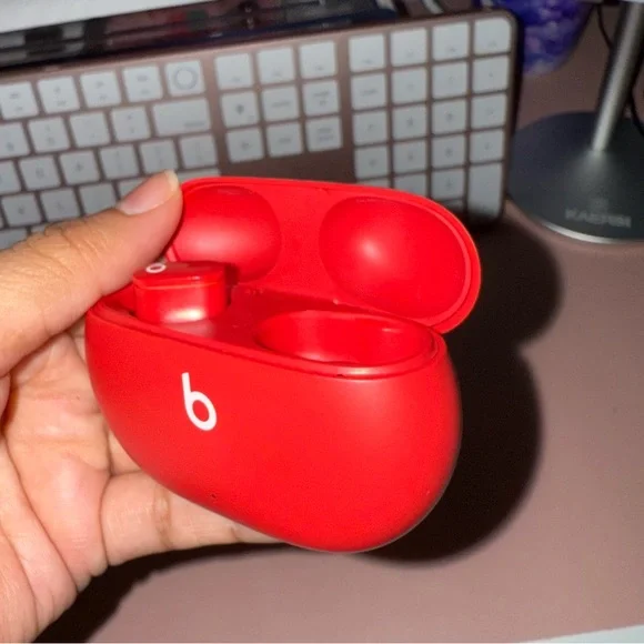 Beats by Dre Red Earbud Headphones - Picture 3 of 7